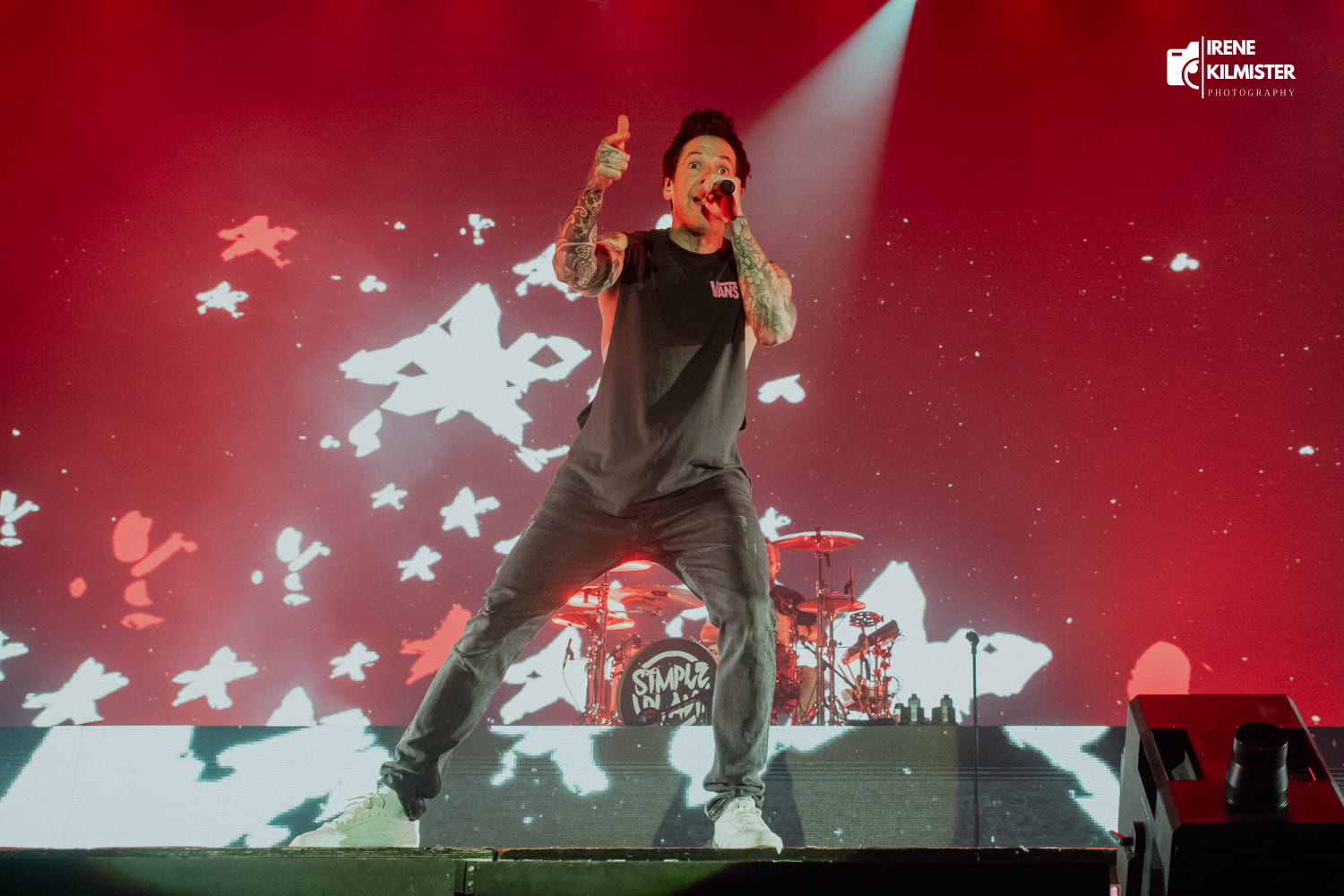 Simple Plan convierte un lunes cualquiera en una fiesta en el Sant Jordi Club